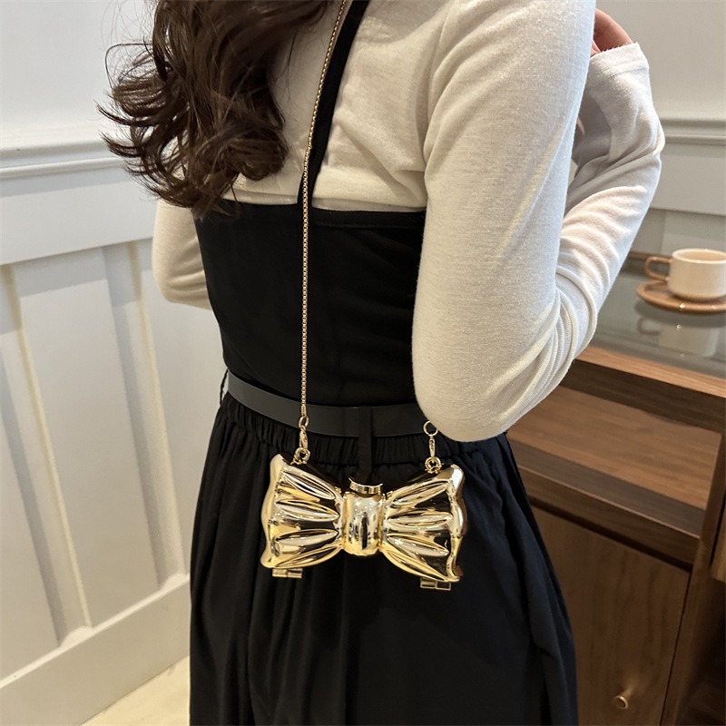 Glossy Gold Metal Bow Shaped M - Mini Purse Chain recension och pris
