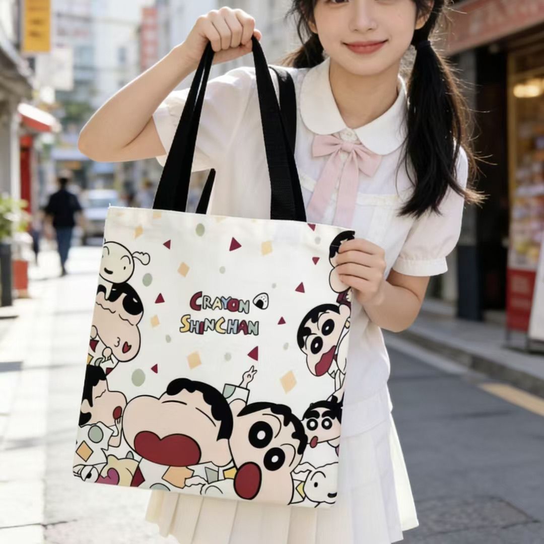 2026 New Crayon Shin-chan Canv - Women Bags Medium Size recension och pris